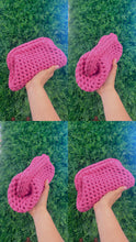 Carica l&#39;immagine nel visualizzatore di Gallery, Clutch Essentials
