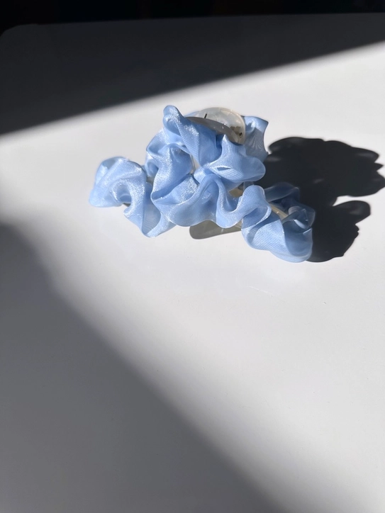 Solar Eclipse - Fermaglio per Capelli - In organza con Volant  - Azzurro Cielo