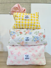 Carica l&#39;immagine nel visualizzatore di Gallery, Kemila x Mavi - Beauty Case Flowers &amp; Stripes Sweet
