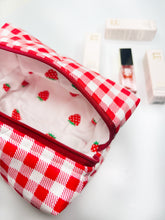 Carica l&#39;immagine nel visualizzatore di Gallery, Kemila x Mavi - Beauty Case Baby Macaron Strawberry
