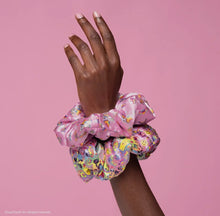 Carica l&#39;immagine nel visualizzatore di Gallery, Kitsch - Mega Scrunchies limited edition
