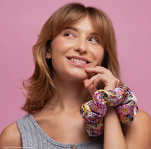 Carica l&#39;immagine nel visualizzatore di Gallery, Kitsch - Mega Scrunchies limited edition
