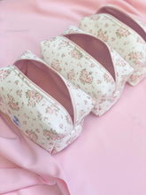 Carica l&#39;immagine nel visualizzatore di Gallery, Kemila x Mavi - Beauty Case Sweet Flowers Baby Pink
