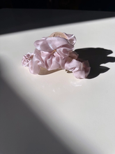 Carica l&#39;immagine nel visualizzatore di Gallery, Solar Eclipse - Fermaglio |Volant  Organza - Rosa Baby
